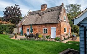 Thatch Cottage - Luxury Norfolk Hideaway